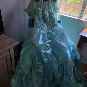 quinceanera dress good quality comes little jacket